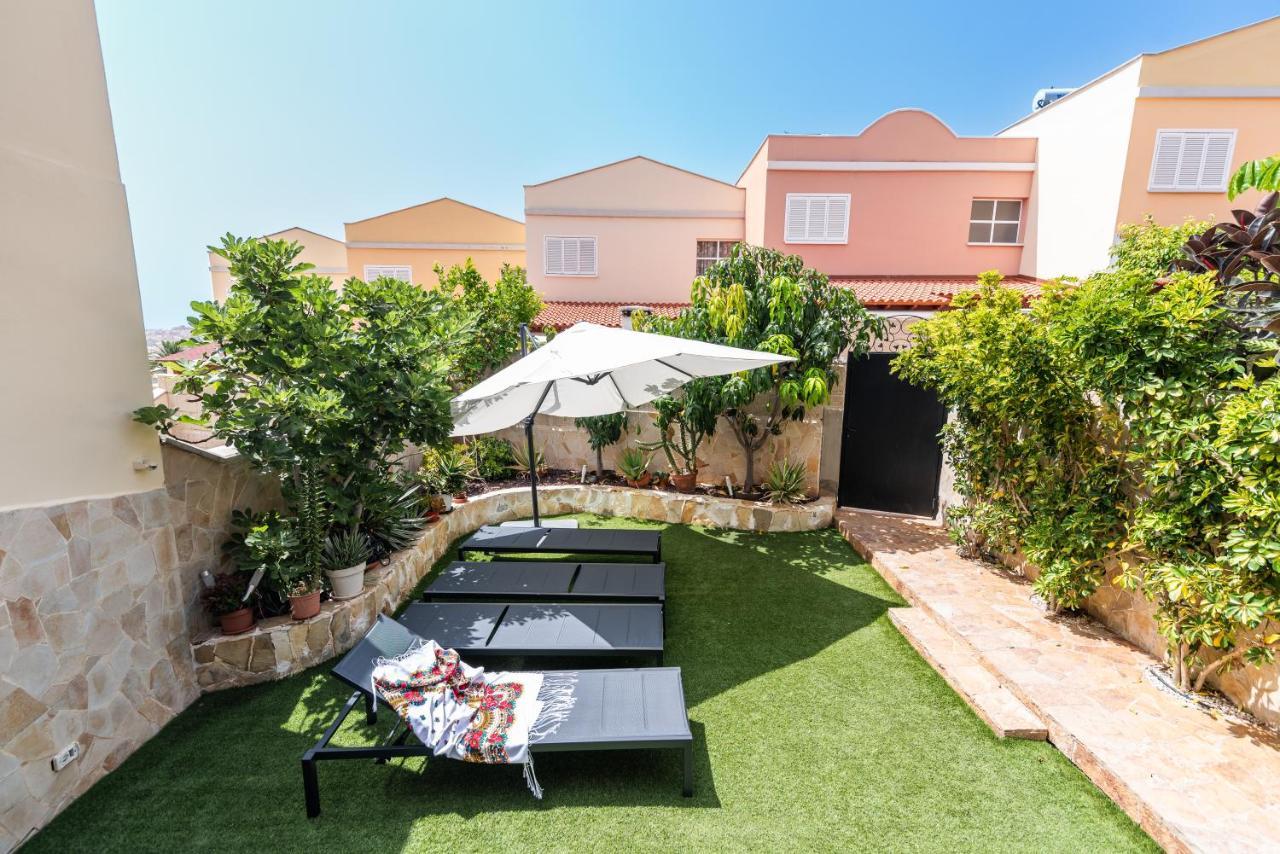 Comfortable 4-Bedroom Villa With Private Gardens アデヘ エクステリア 写真