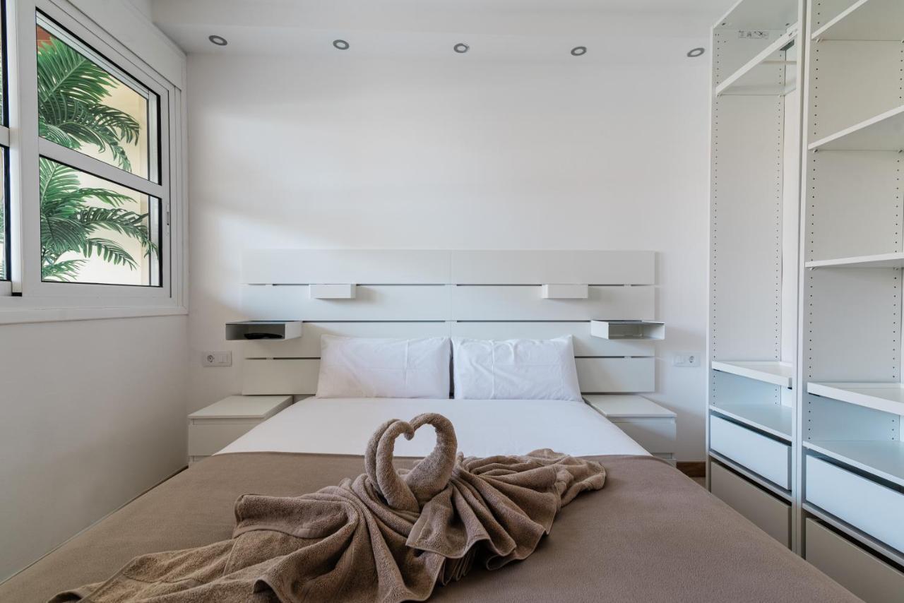 Comfortable 4-Bedroom Villa With Private Gardens アデヘ エクステリア 写真