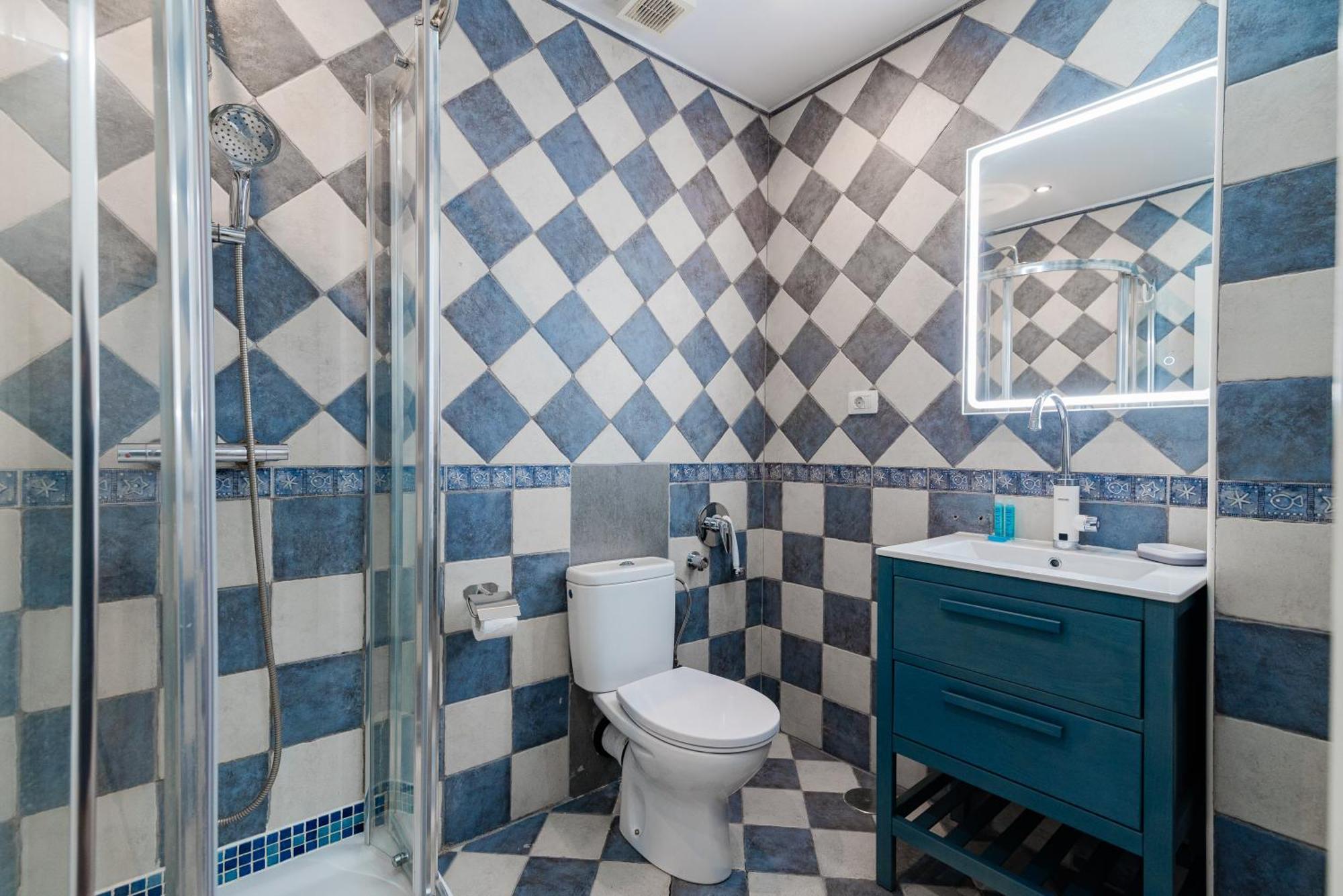 Comfortable 4-Bedroom Villa With Private Gardens アデヘ エクステリア 写真